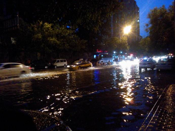 连夜大雨，北京已开启看海模式